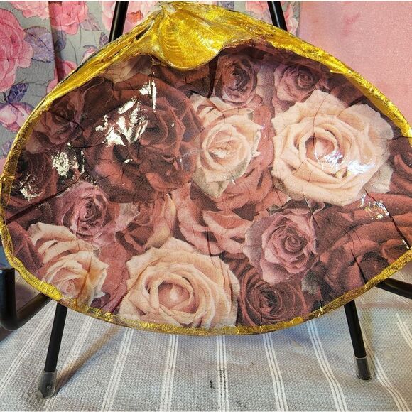 DECOUPAGE CLAM SHELL DECOUPAGE PINK ROSES 🌹 ON A CLAM SHELL TRINKET DISH - Picture 1 of 10